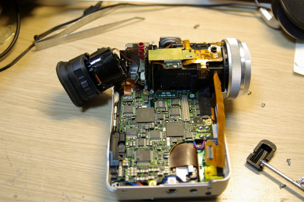 デジタルビデオカメラ、SONY DCR-PC100分解 | にしきの理科準備室